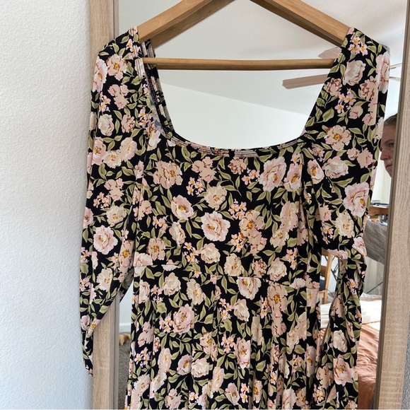 Carly Jean Los Angeles Midi flowered dress - Picture 2 of 4